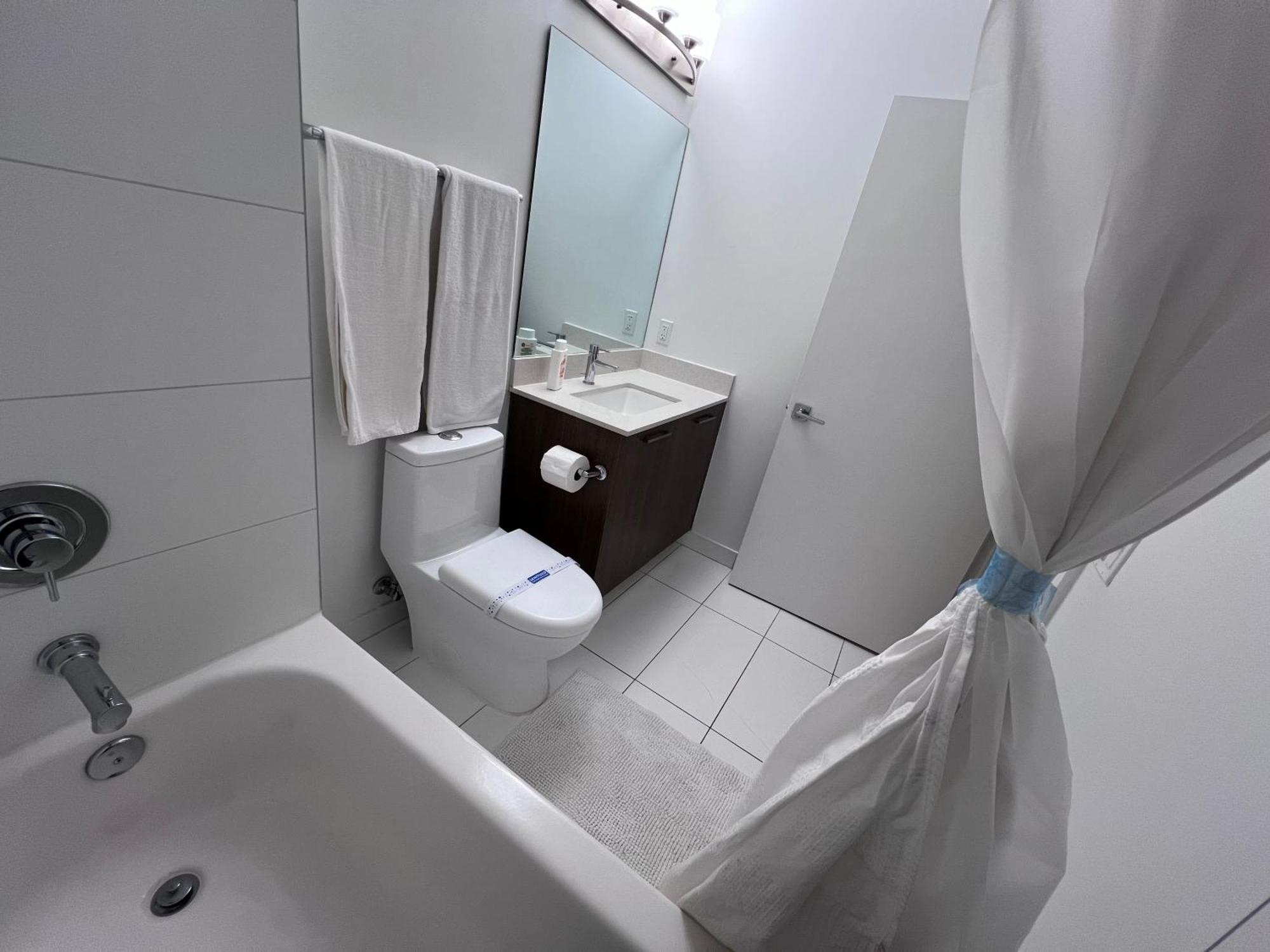 Master Bed Room In Calle Ocho Miami Exterior foto